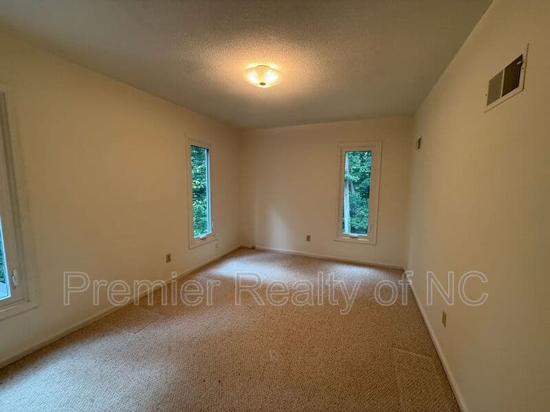 Lewisville House: 208 Sonata Dr