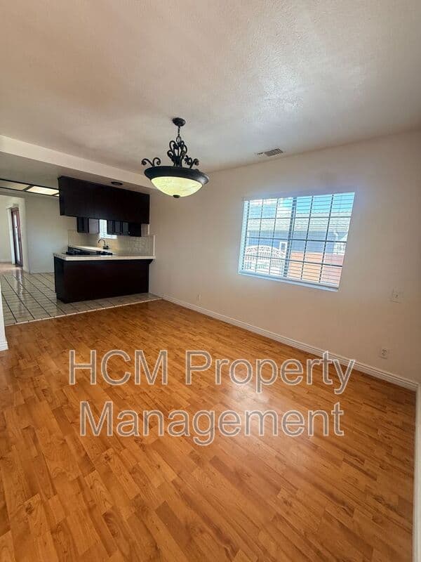 Long Beach House: 2605 E. Washington St.