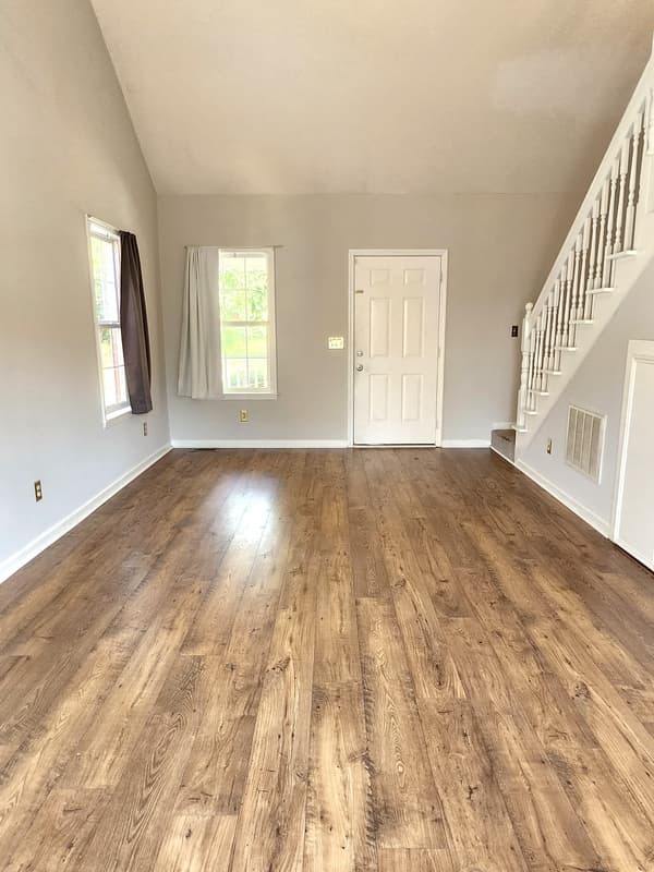 Columbia House: 1305 Melrose Heights Street