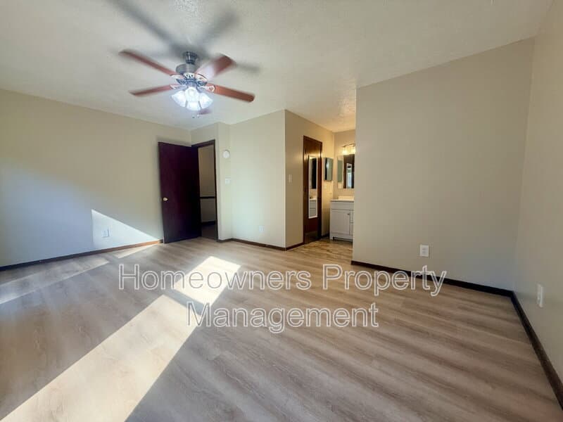 Fayetteville House: 4436 Briton Circle