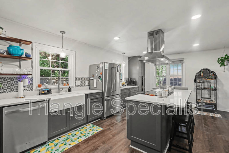Raleigh House: 4101 Pickwick Drive
