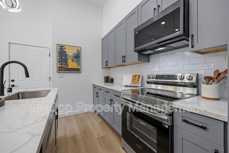 San Francisco Condo: 2730 23rd Street