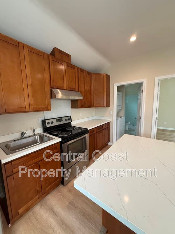 Marina House: 142 Peppertree Place