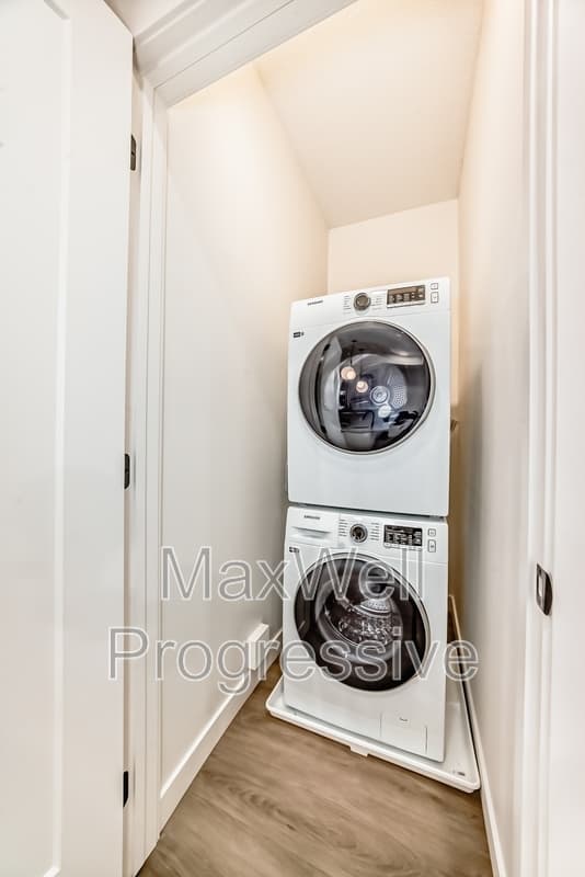 Edmonton Townhome: 15720 103 Ave