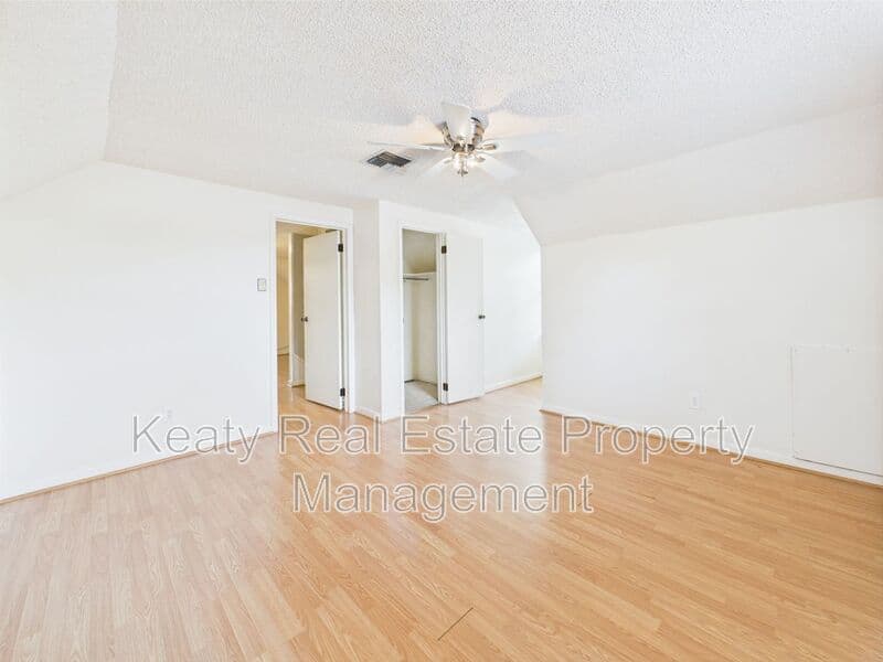 Lafayette House: 300 Quail Drive