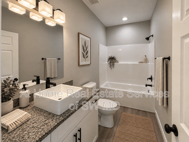 Springfield House: 5232 W Crestmere Dr