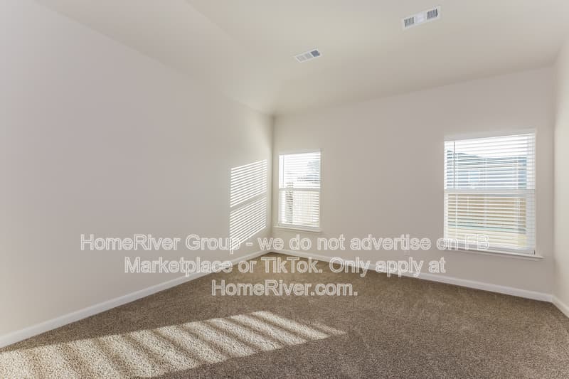 Dallas House: 6569 Crosswood Ln