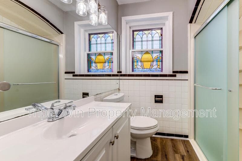Saint Louis House: 8601 Virgil Ave