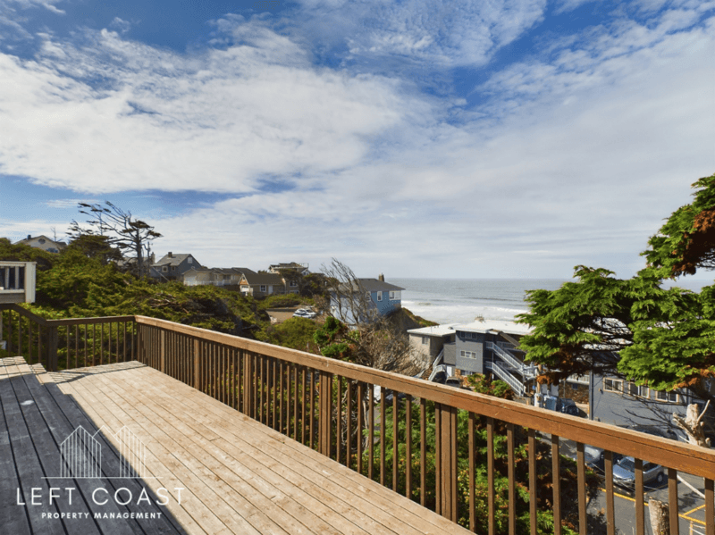 Lincoln City House: 1033 Northwest Inlet Avenue