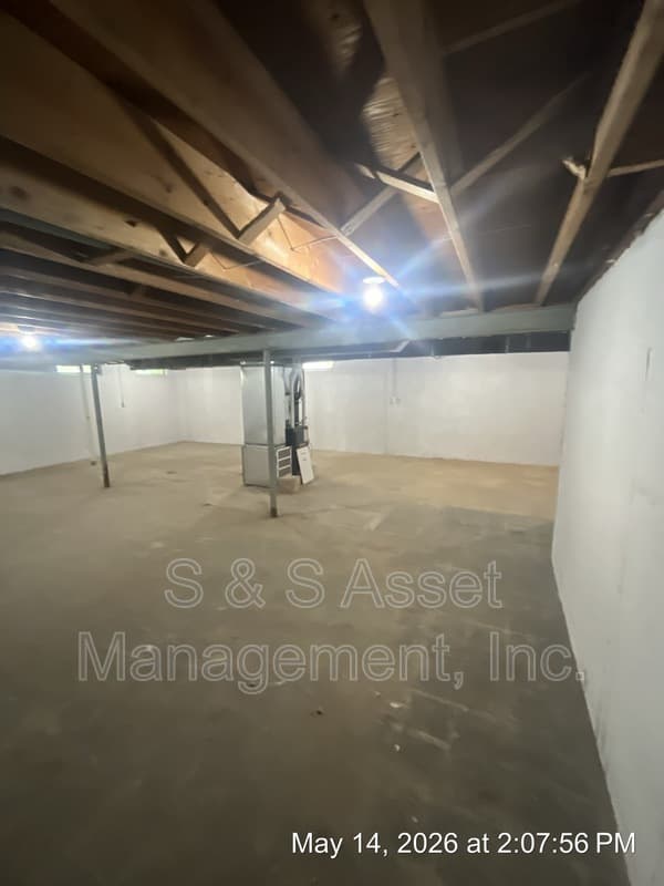Lansing House: 4106 Stillwell Avenue