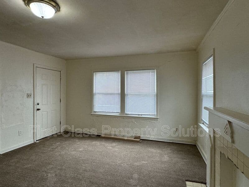 Oklahoma City House: 1904 NE 25th St