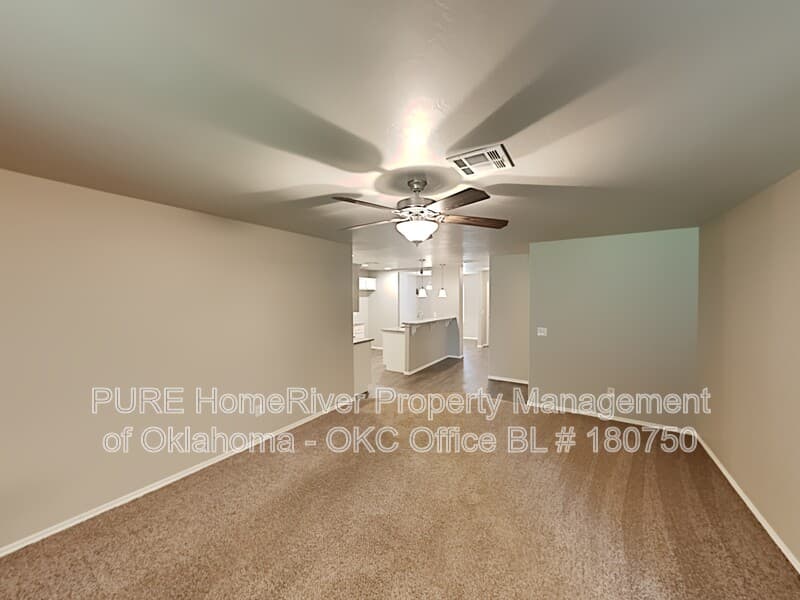 Midwest City House: 139 Saint Charles Way