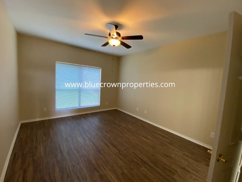 Carrollton House: 1829 Carver Dr