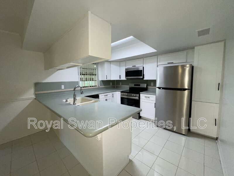 Auburndale House: 222 Lakeview Drive