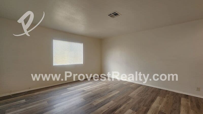 Apple Valley House: 17979 Quantico Rd