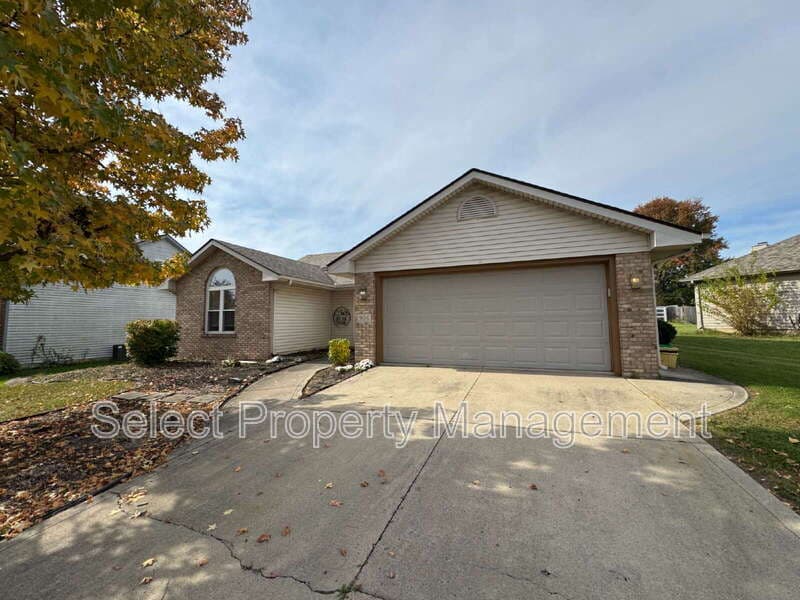 Fort Wayne House: 906 Autumn Ridge Lane