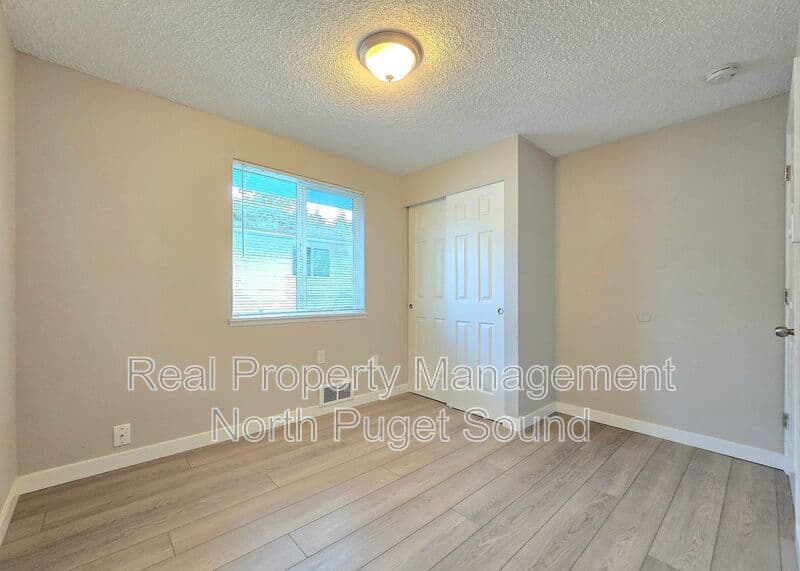 Gold Bar House: 236 7th St