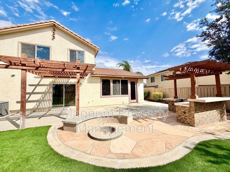 Lake Elsinore House: 34089 Dianthus Ln