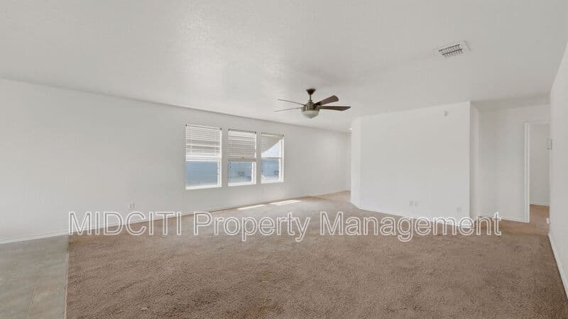 New Braunfels House: 3248 Northwest Blvd