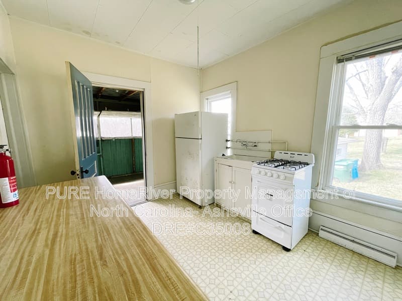 Swannanoa House: 648 Bee Tree Road