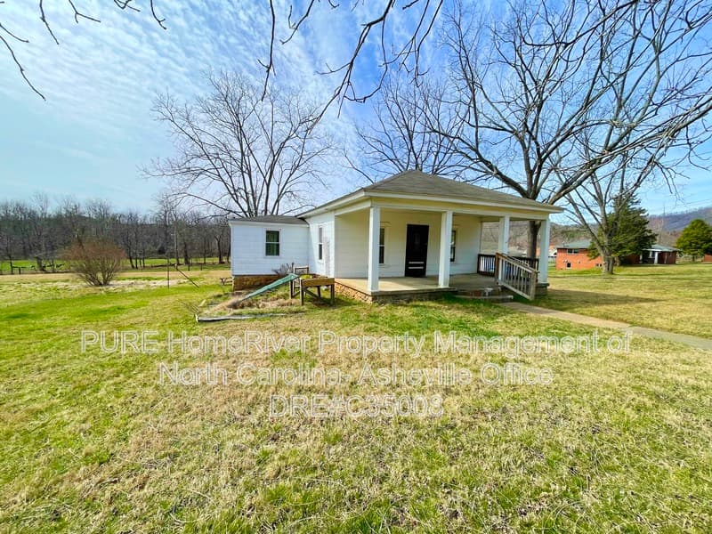 Swannanoa House: 648 Bee Tree Road