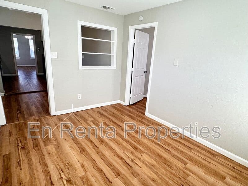 Ft Worth House: 541 Beddell St. W.