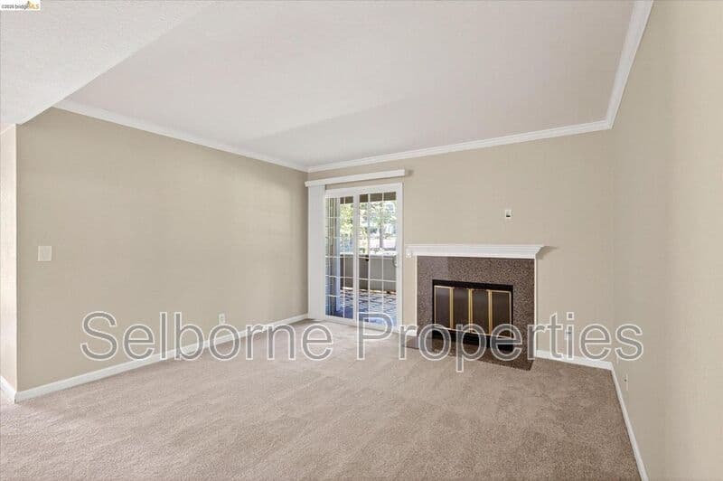 Oakland House: 660 Canyon Oaks Dr