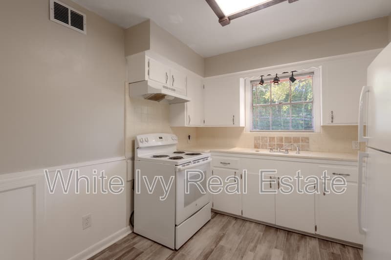 Huntsville Condo: 818 University Ave