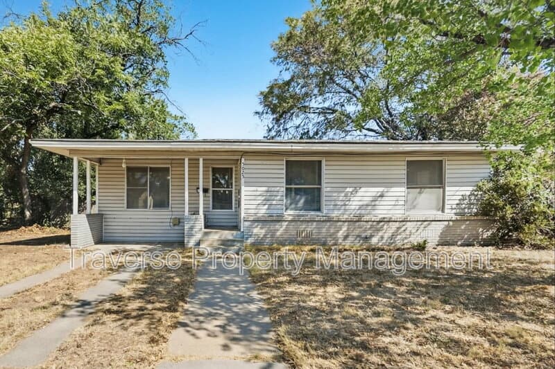 Haltom City House: 5025 Catalpa St