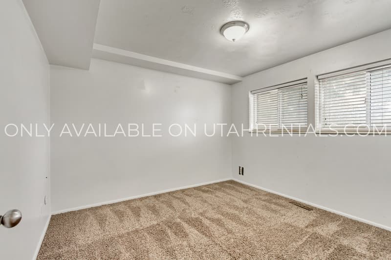 Farmington House: 398 W State St