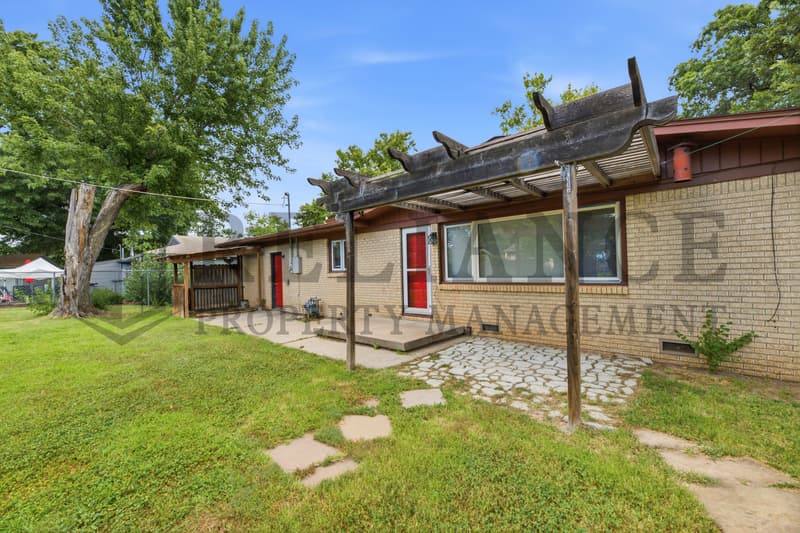 Wichita House: 9923 West Binter Lane