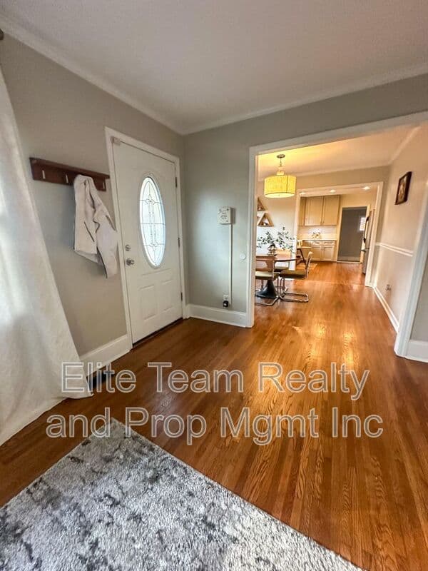 Charlotte House: 4423 Firwood Lane