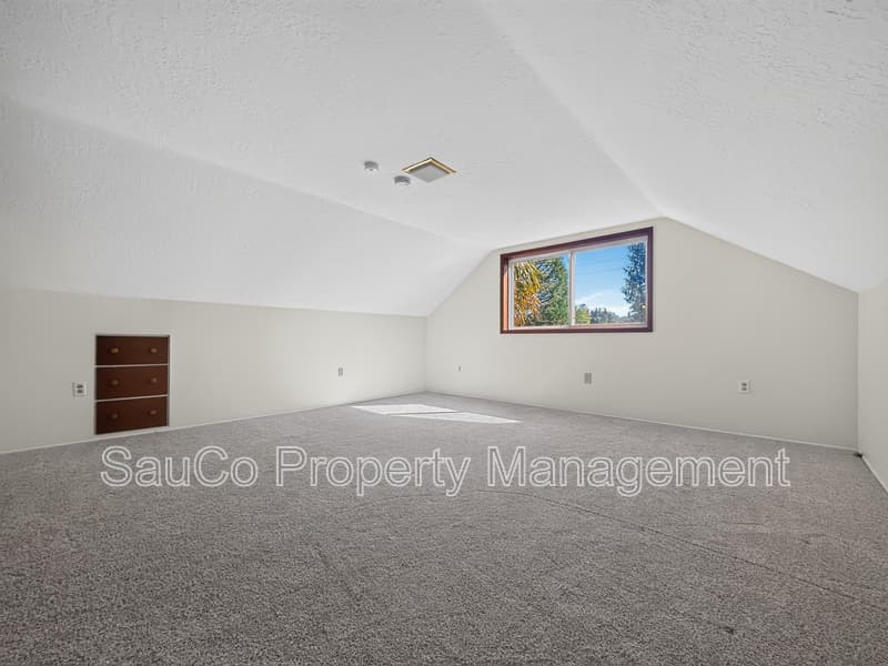 West Linn House: 2312 5th Avenue