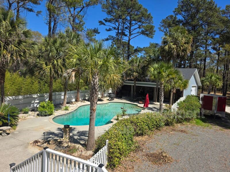Johns Island House: 588 Main Road