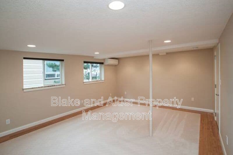 Portland House: 4330 SW Council Crest Dr