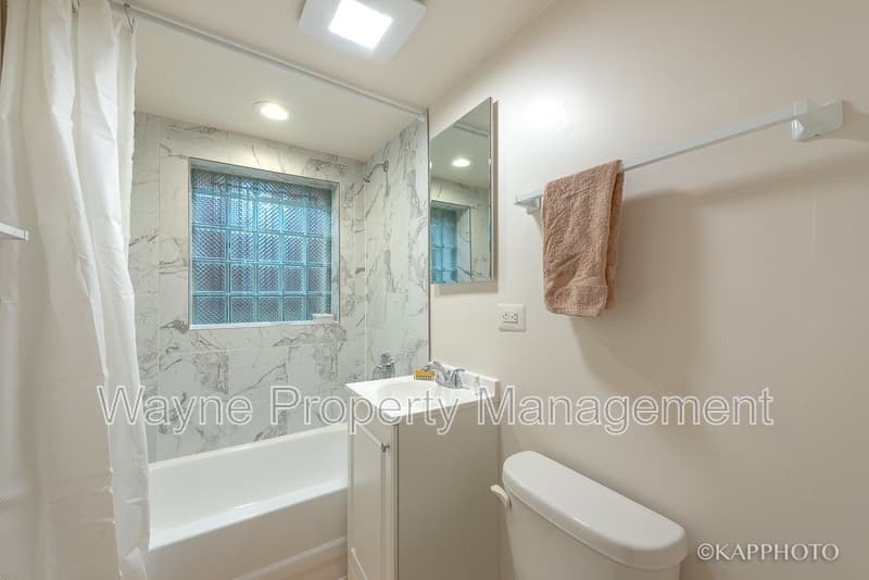 Chicago Condo: 1849 W Wellington Ave