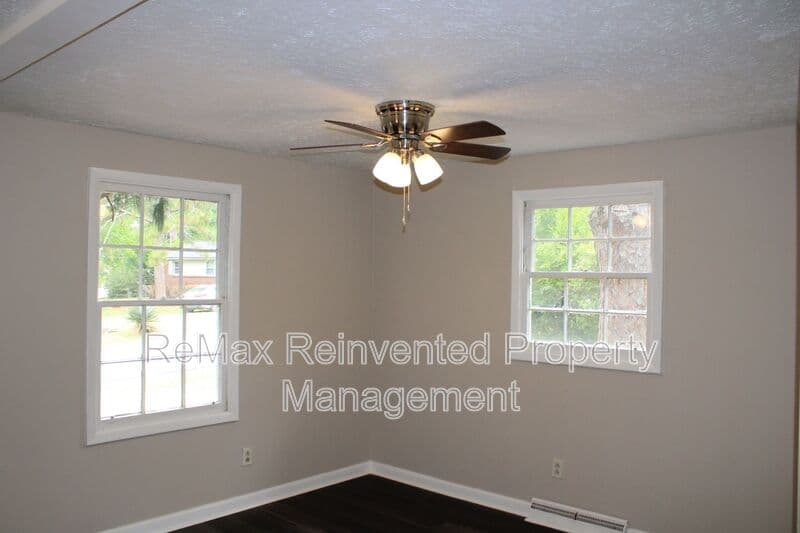 Aiken House: 3328 Vaucluse Rd.