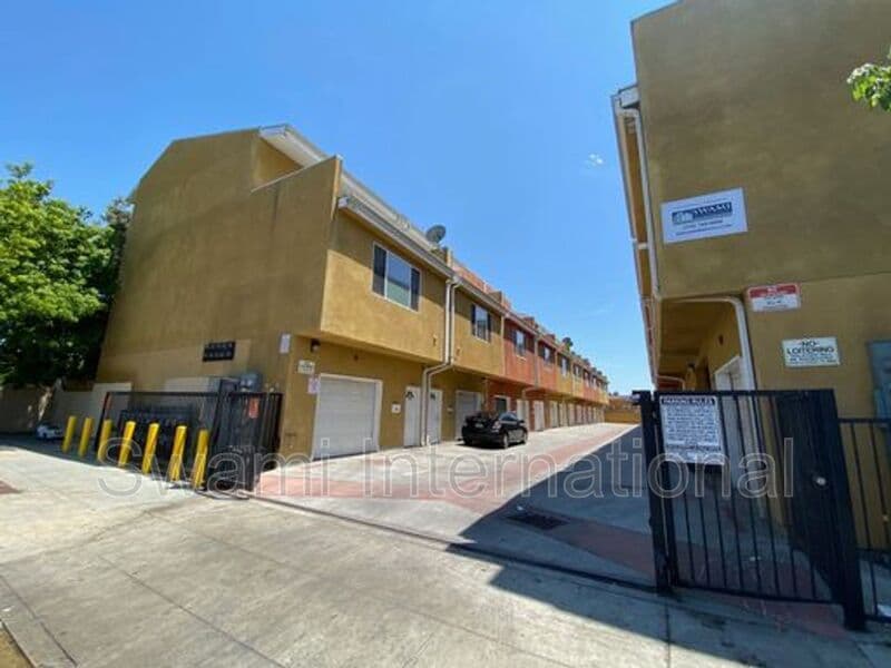 Los Angeles House: 5010 S. Figueroa St.