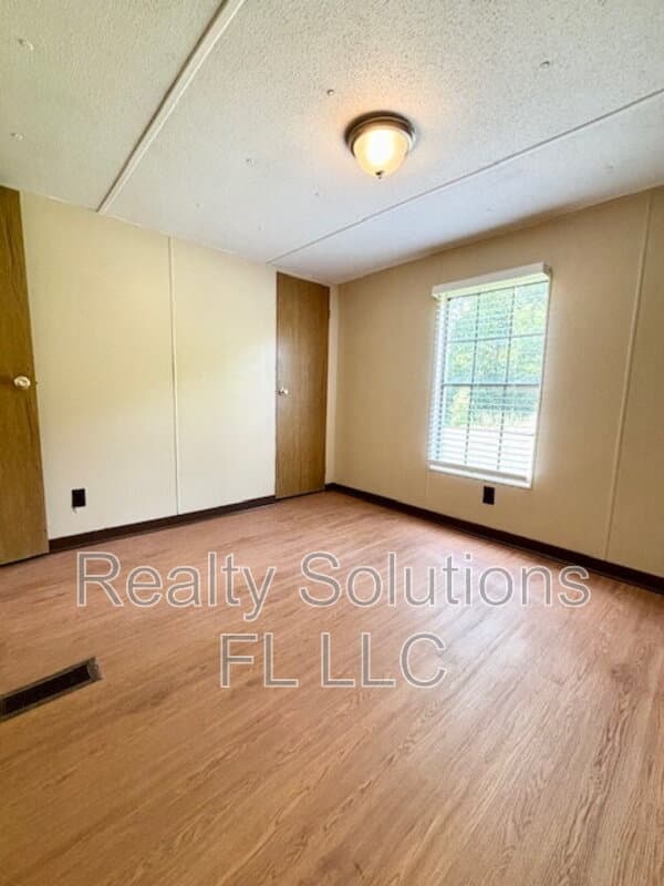 Clermont House: 15518 Lake Apopka Road