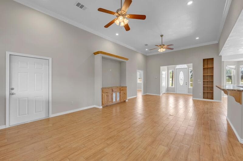 Kingsland House: 625 Skyline Drive