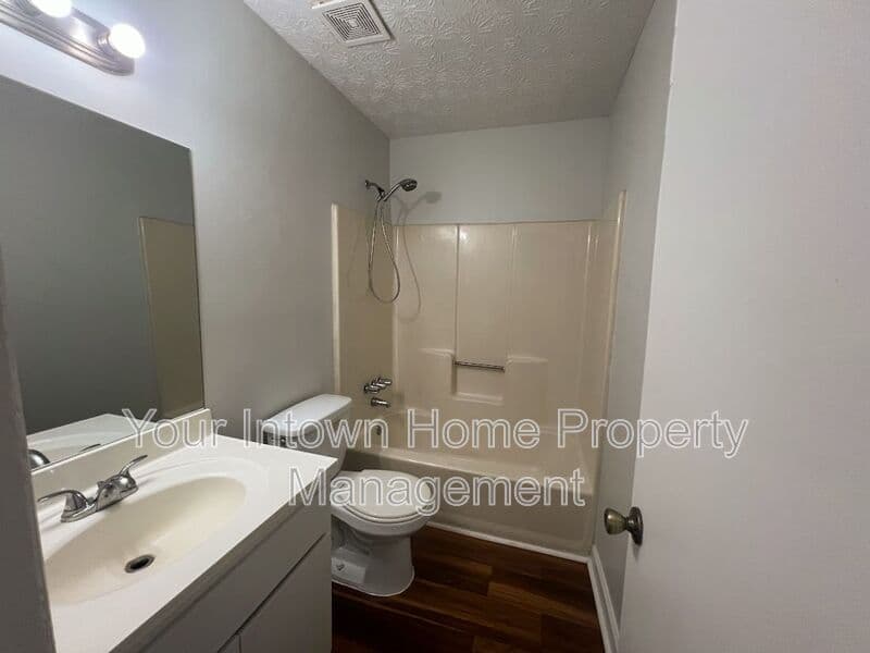 Decatur House: 4454 Blackbirch Lane