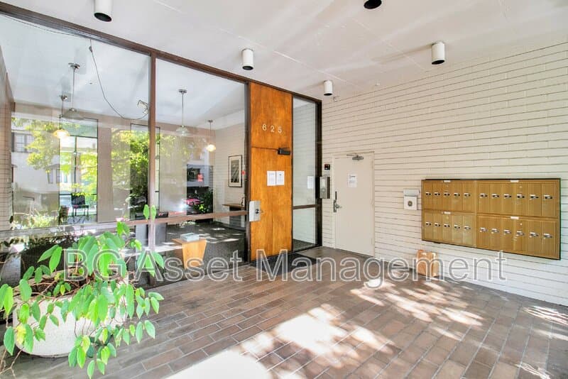Oakland Condo: 625 El Dorado Avenue #102