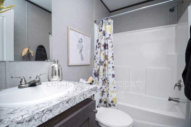 Cleburne Condo: 800 N Old Betsy