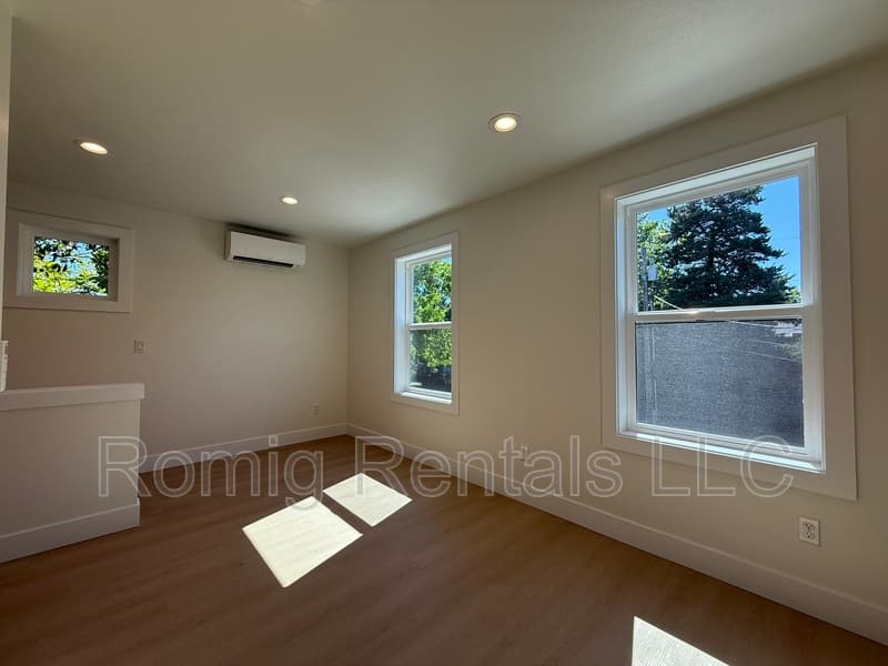 Vancouver House: 2111 E Mill Plain Blvd - A