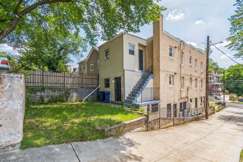 Washington House: 1608 W Street Southeast