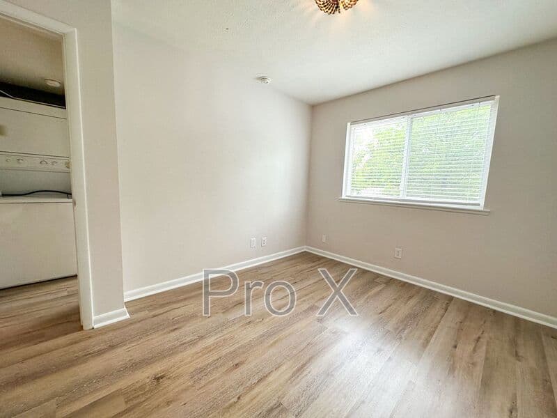 Fayetteville House: 210 S Hill Ave