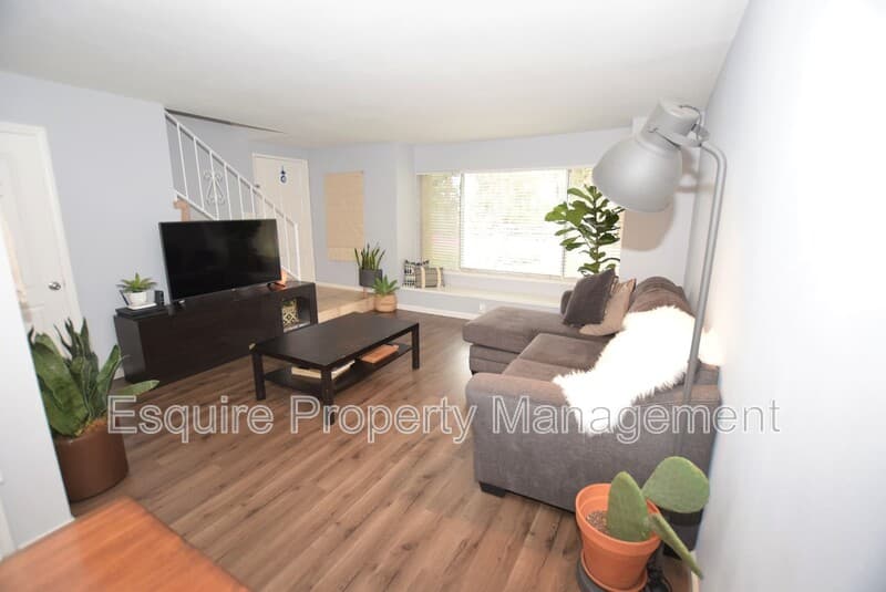 VENTURA House: 1127 IBEX SQUARE