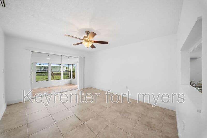 Fort Myers House: 11368 SUMMERWINDS CT