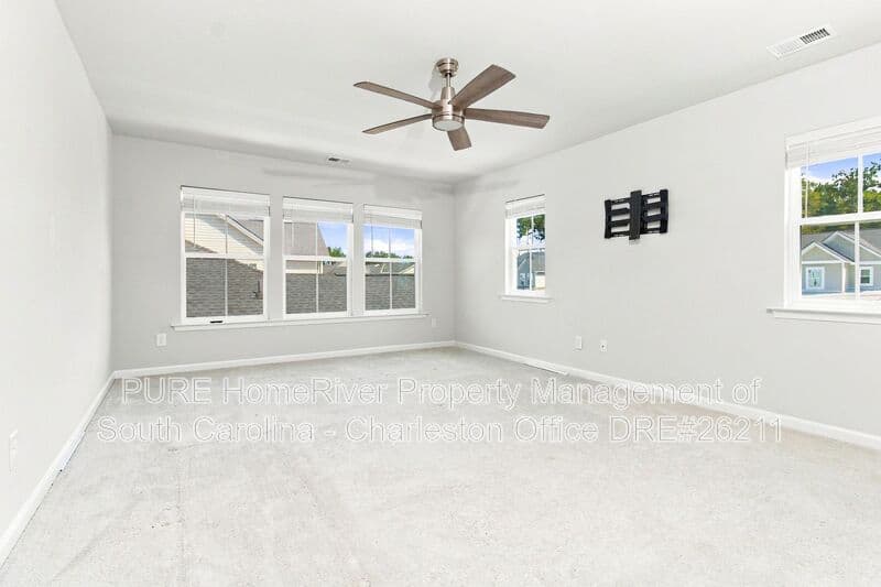 Summerville House: 476 Richfield Way