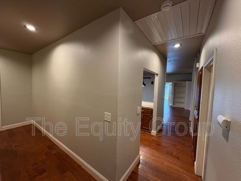 Hanford House: 540 West Birch Ct